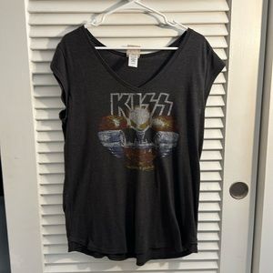 Junk Food Kiss World Tour V-Neck Tee - Large